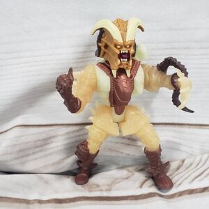 Predator Stalker Glow In The Dark Alien Hunter Action Figure 5.5 Inch 1994